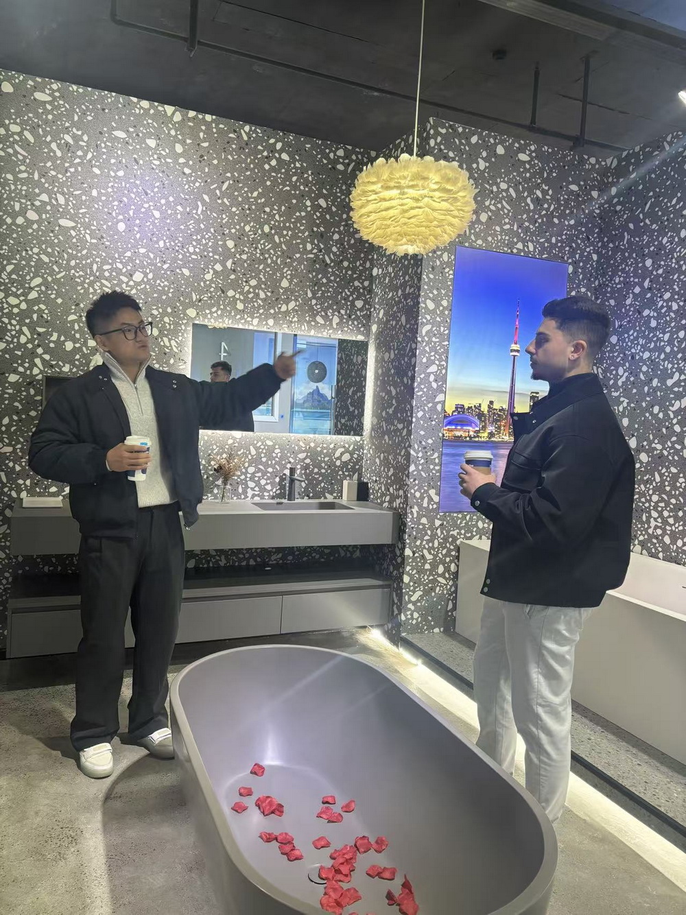 Australian Client Visited MiluoBath Showroom (2)