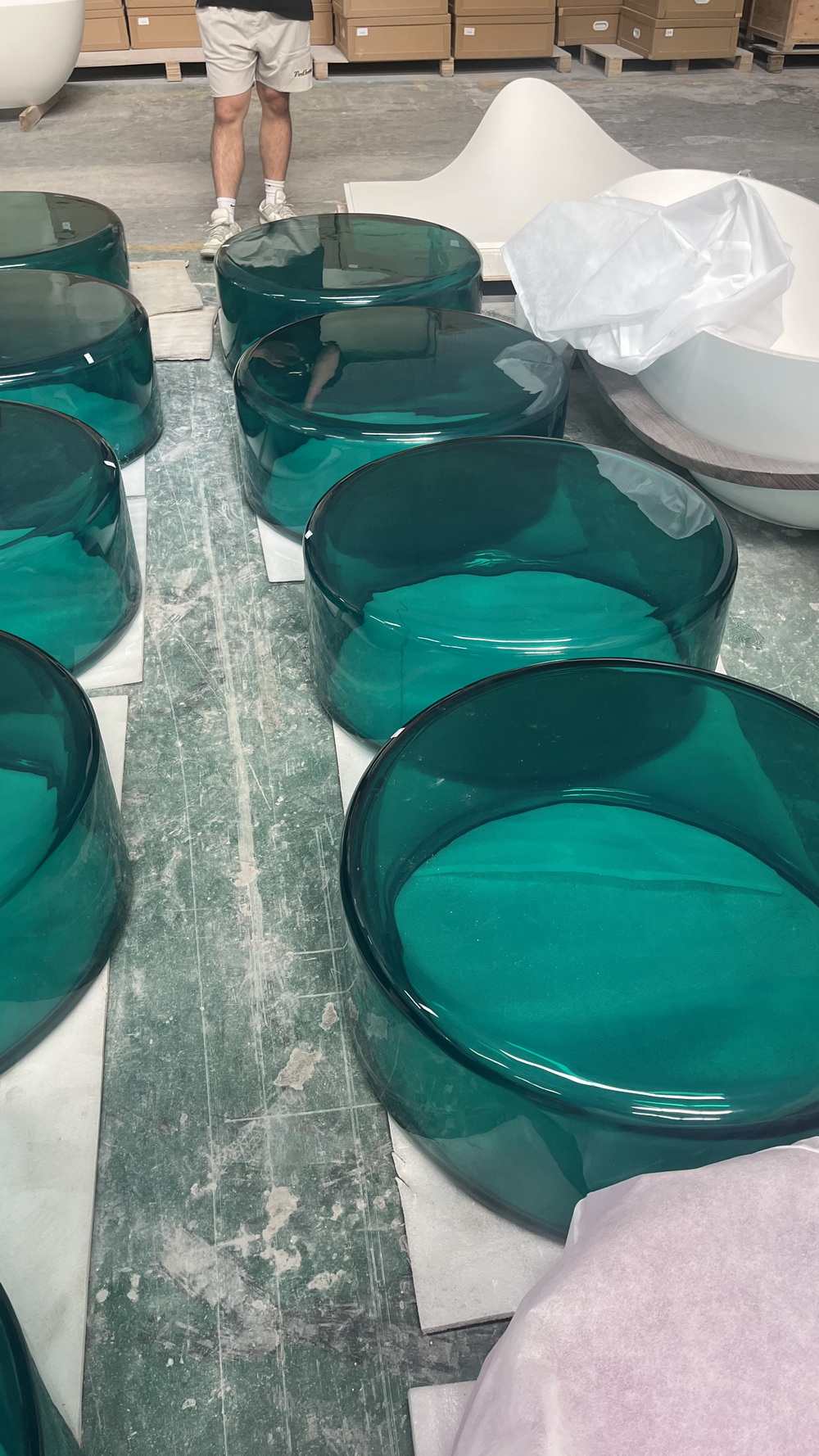 Resin Transparent Coffee Table (1).jpg