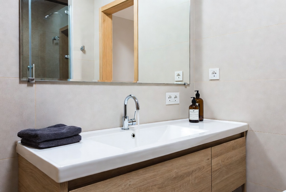 Ceramic And Porcelain Family Bathroom Scene