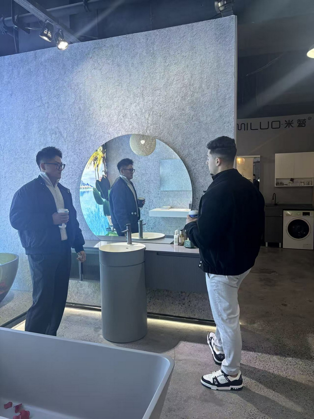 Australian Client Visited MiluoBath Showroom (5)