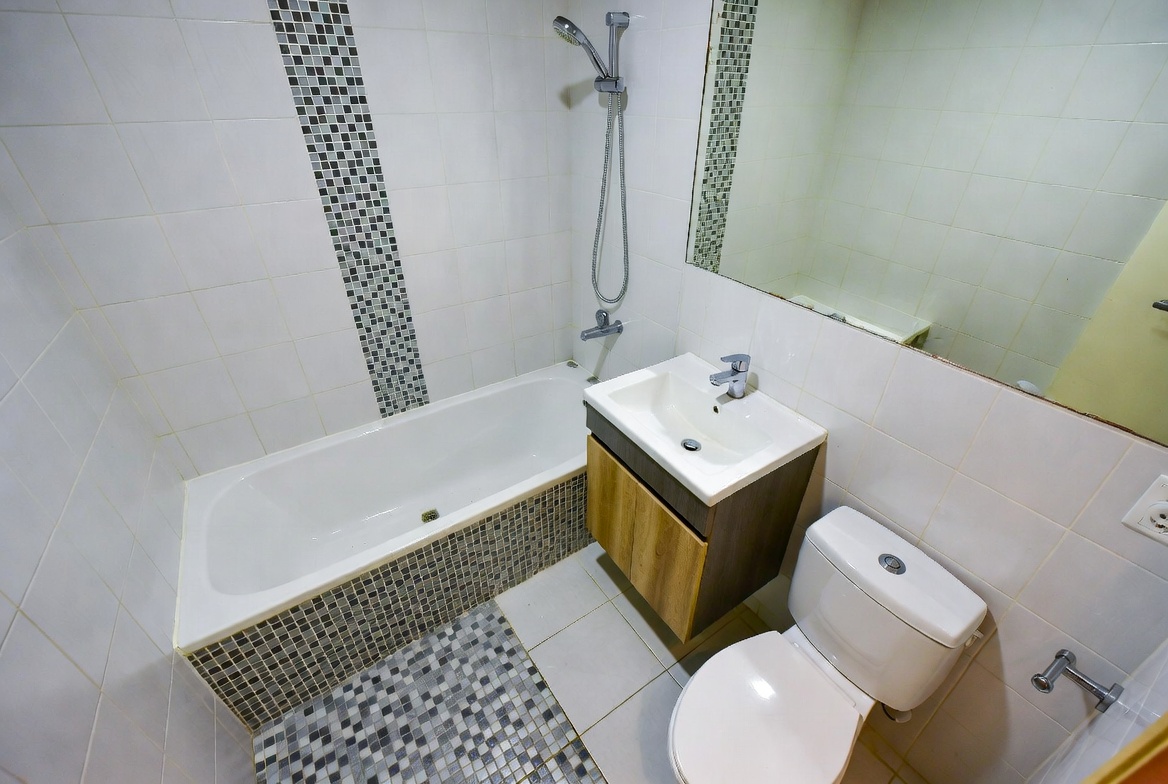 Space Saving Bathroom Layout With Combo